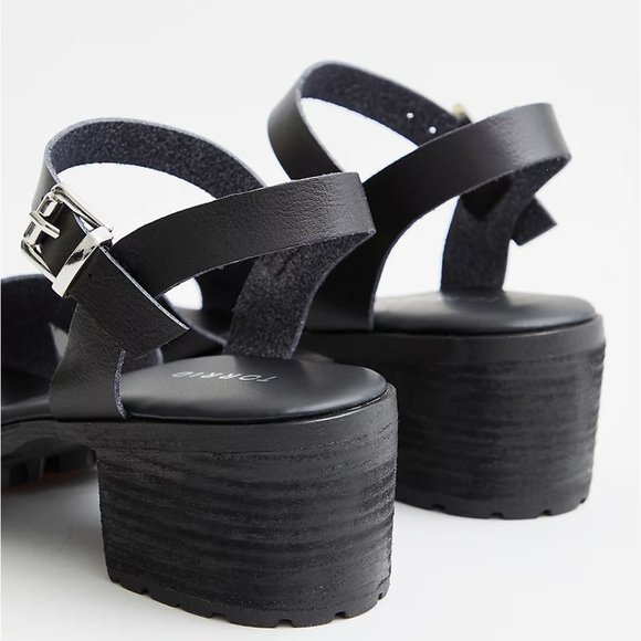 BLACK FAUX LEATHER LUG HEEL 9.5 WW - Picture 1 of 5